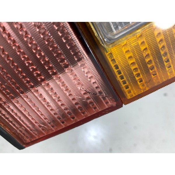 Lanterna Esquerda Capô Volkswagen Santana 91/97 Cx340 Esquerdo