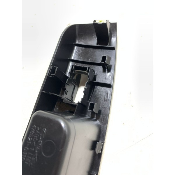 Moldura Botão Vidro Traseiro Esquerdo Sorento 05/06 Cx638