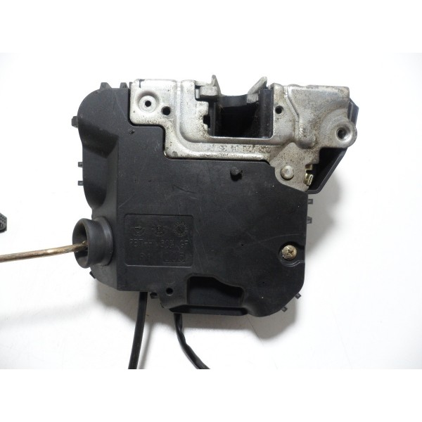 Fechadura De Porta Dianteira Direita Mecedes C320 2001 Cx137