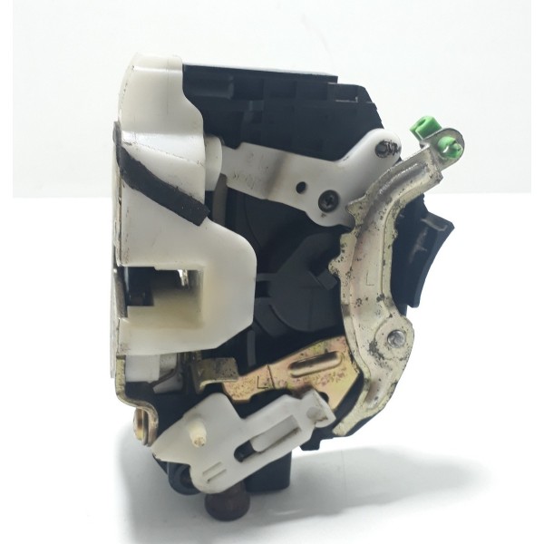 Fechadura De Porta Traseira Esquerda Airtrek 2006 Cx142