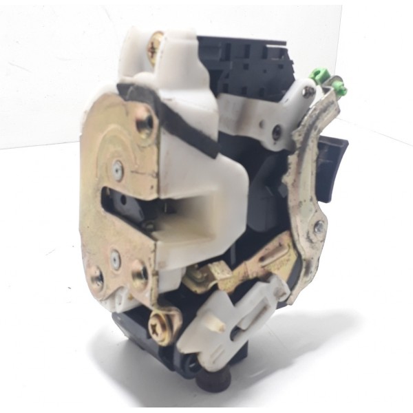 Fechadura De Porta Traseira Esquerda Airtrek 2006 Cx142