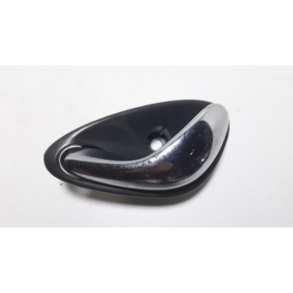 Maçaneta Interna Traseira Esquerda Omega 99 (92050977) Cx135 Traseira